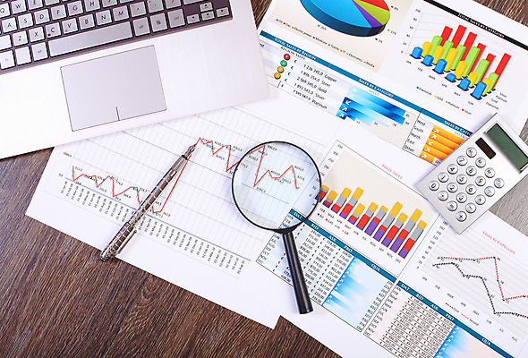 포토 JPG 해외이미지 종이 컨셉 회사 비즈니스 통계 탁자 그래프 직장 사람없음 사무실 펜 볼펜 자료 계산기 정보 키보드 업무 계획 오브젝트 보고서 문서 해외202004 해외포토 가구 문구용품 필기구 장비 작업 파일형식