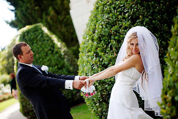 포토 JPG 해외이미지 주간 커플 공원 여자 남자 신부 결혼 결혼식 성인 야외 두명 옆모습 낭만 성인만 해외202004 해외포토 자연요소 공공시설 뷰포인트 컨셉 관계 사람 이벤트 파일형식