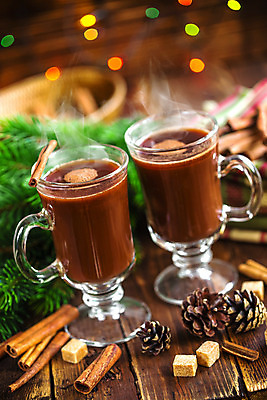 포토 JPG 해외이미지 행복 커피 음료 음식 겨울 유리 탁자 디저트 따뜻함 사람없음 컵 빨간색 초콜릿 거품 머그컵 축하 뜨거움 액체 달콤 코코아 카카오 맛있는 해외202004 해외포토 식기 계절 감정 컬러 가구 컨셉 재질 맛 파일형식