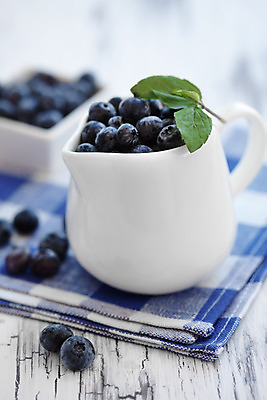 포토 JPG 해외이미지 계절 열매 음식 과일 재료 자연 탁자 디저트 건강 사람없음 목재 여름 파란색 농장 숟가락 검은색 흰색 시골 신선 항아리 도자기 시장 달콤 맛 냄비 먹기 유기농 원예 냅킨 블루베리 숙성 정물화 많음 나무배경 해외202004 해외포토 나무 식물 웰빙 컬러 가구 백그라운드 컨셉 농업 모션 수저 취미 솥 그림 생태계 파일형식