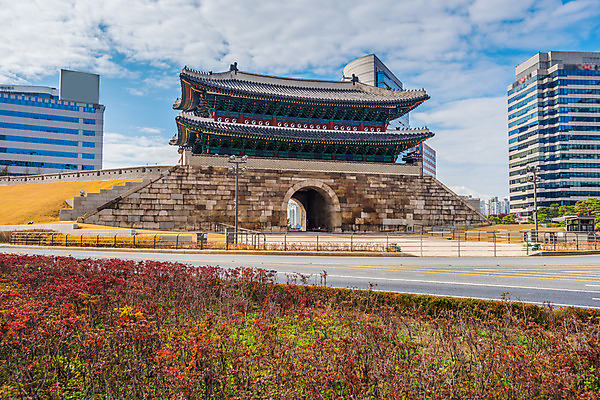 포토 JPG 해외이미지 아시아 문화 벽 건축양식 서울 한국 사람없음 도시 시장 도심 심볼 대문 남쪽 해외202004 해외포토 건축 나라 문 방향 파일형식