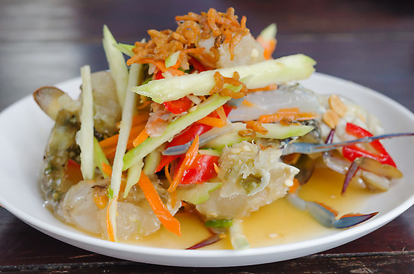 포토 JPG 해외이미지 전통 접시 음식 채소 과일 태국 고추 양파 건강 요리 동양인 사람없음 빨간색 초록색 식사 샐러드 흰색 신선 해산물 매움 날것 슬라이스 망고 스타일 바삭바삭 해외202004 해외포토 식기 아시아 컬러 컨셉 인종 맛 열대과일 파일형식