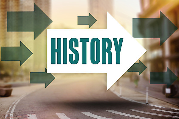 포토 JPG 해외이미지 교육 도로 텍스트 학교 표시 화살 사람없음 단어 학습 도시풍경 햇빛 고층빌딩 미국 가리킴 도시 역사 방향 뉴욕 소재 시티라이프 유행어 해외202004 해외포토 문자 라이프스타일 길 북아메리카 교통시설 풍경 손짓 빌딩 태양 유행 파일형식