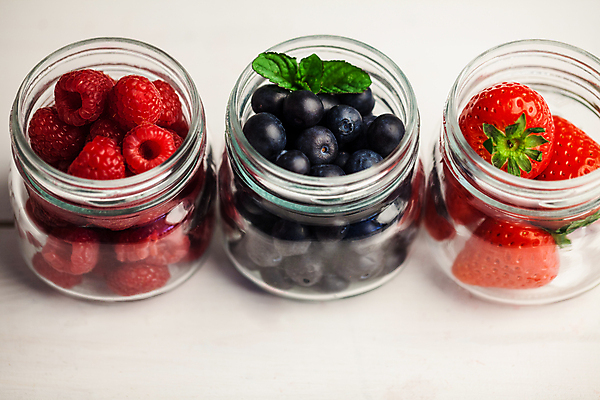 포토 JPG 해외이미지 딸기 유리병 사람없음 달콤 블루베리 산딸기 해외202004 해외포토 과일 병_용기 맛 파일형식