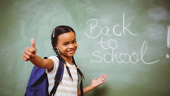 포토 JPG 해외이미지 학생 손 여자 교육 행복 어린이 통신 손가락 교실 학교 실내 초등학교 한명 서기 미소 학습 스터디 칠판 검은머리 긍정 엮은 소녀한명만 해외202004 해외포토 1 헤어스타일 감정 컨셉 모션 표정 사람 내부 신체부위 여자한명만 소녀만 파일형식