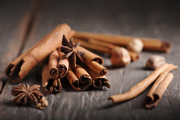 포토 JPG 해외이미지 음식 백그라운드 재료 탁자 건조 요리 사람없음 장식 갈색 주방 조미료 막대기 향신료 향 시나몬 해외202004 해외포토 컬러 가구 향미료 파일형식