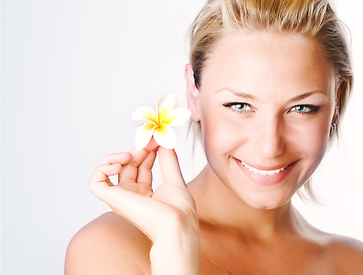 포토 JPG 해외이미지 백인 모델 1 손 응시 여자 꽃 행복 감정 얼굴 백그라운드 신체 자연 건강 한명 웃음 성인 파란색 금발 머리 스파 목욕 흰색 신선 잡기 닫기 씻기 누드 피부 순수 돌봄 해외202004 해외포토 서양인 식물 헤어스타일 시선 컬러 컨셉 모션 표정 사람 신체부위 청결 생태계 파일형식