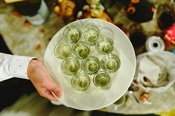 포토 JPG 해외이미지 동물 접시 음료 음식 유리 넥타이 치즈 서브 쟁반 선물 요리 사람없음 반려동물 요식업 식당 요리사 식사 저녁식사 덮개 알코올 잡기 발표 유머 개 테리어 종업원 웨이터 서비스 쇼 서빙 송곳니 점심식사 고립 식욕 철강 제의 해외202004 해외포토 직업 식기 잡화 감정 산업 포유류 모션 재질 유제품 상점 뚜껑 치아 파일형식