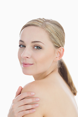 포토 JPG 해외이미지 백인 손 응시 여자 얼굴 청소년 한명 20대 금발 터치 신선 누드 피부 피부관리 흰배경 내추럴 완벽 의료성형뷰티 해외202004 관능적 해외포토 서양인 1 헤어스타일 시선 백그라운드 컨셉 사람 청년 신체부위 뷰티 흰색 파일형식