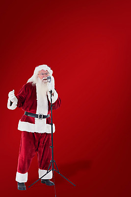 포토 JPG 해외이미지 전신 노년 남자 크리스마스 노래 한명 손짓 앞모습 빨간색 산타클로스 스탠드마이크 노인남자한명만 해외202004 해외포토 1 기념일 음악 뷰포인트 컬러 모션 사람 성인 마이크 남자한명만 노인남자만 파일형식