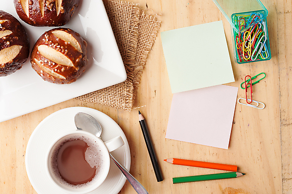 포토 JPG 해외이미지 종이 커피 백그라운드 비즈니스 텍스트 통신 벽지 아이디어 직장 광고판 사람없음 목재 책 사무실 연필 펜 우주 다이어리 쪽지 공책 공백 수확 작업 오픈 발표 그리기 메시지 잡지 문서 클립 페이지 시트 패드 소셜네트워크 어려움 조언 브레첼 힙스터 해외202004 해외포토 나무 패션 음료 컨셉 농업 회사 재료 모션 문구용품 학용품 디저트 알림판 간행물 필기구 사무용품 판 파일형식