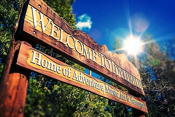 포토 JPG 해외이미지 산 사람없음 목재 가로 도시 편지 사인 캘리포니아 환영 타운 해외202004 해외포토 나무 재료 미국 파일형식