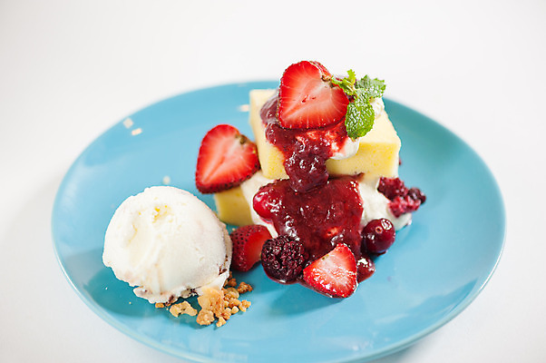 포토 JPG 해외이미지 음식 백그라운드 과일 딸기 아이스크림 디저트 요리 사람없음 과자 케이크 식당 냉동 빵집 추위 신선 고급 달콤 맛 설탕 국자 바닐라 젤라또 페스츄리 핸드메이드 맛있는 해외202004 해외포토 빵 컨셉 주방용품 상점 파일형식