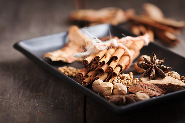 포토 JPG 해외이미지 음식 백그라운드 재료 탁자 건조 요리 사람없음 장식 갈색 주방 조미료 향신료 향 시나몬 해외202004 해외포토 컬러 가구 향미료 파일형식