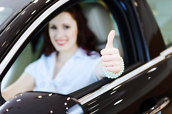 포토 JPG 해외이미지 백인 여자 행복 무기 여행 비즈니스 교통시설 자동차 성공 새로움 갈색머리 한명 사람 앉기 성인 운전 엄지손가락 흰색 비즈니스우먼 운전사 우아함 선택 구매 주인 대여 매각 혼자 해외202004 해외포토 서양인 직업 1 헤어스타일 감정 육상교통 컬러 교통 컨셉 손가락 모션 쇼핑 직장인 시설 파일형식