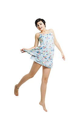 포토 JPG 해외이미지 모델 드레스 여자 행복 포즈 백그라운드 이동 갈색머리 한명 서기 사람 10대 유행 점프 기쁨 흰색 표현 춤 우아함 날씬함 흥분 고립 해외202004 우호적 해외포토 1 헤어스타일 옷 감정 컬러 컨셉 모션 청소년 문화예술 몸매 파일형식