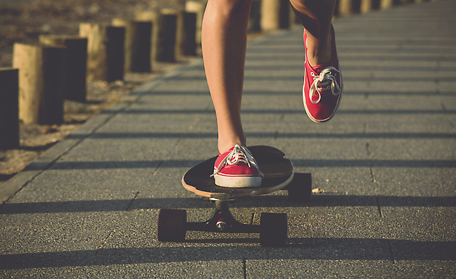 포토 JPG 해외이미지 백인 라이프스타일 여자 스포츠 운동화 발 거리 한명 사람 성인 야외 도시 스케이트보드 스케이터 성인여자한명만 해외202004 해외포토 서양인 1 신발 운동선수 생활 신체부위 보드_스포츠 여자한명만 성인여자만 파일형식