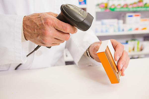 포토 JPG 해외이미지 손 실내 신체부위 약 약국 처방 조제 스캔 약사 의료성형뷰티 해외202004 해외포토 의학 사람 내부 만들기 파일형식