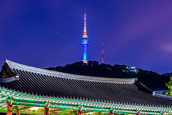 포토 JPG 해외이미지 아시아 건축양식 산 서울 한국 동양인 풍경 사람없음 강 도시풍경 반사 탑 도시 N 야간 장면 스카이라인 남쪽 랜드마크 해외202004 해외포토 자연요소 건축물 알파벳 건축 나라 인종 방향 파일형식