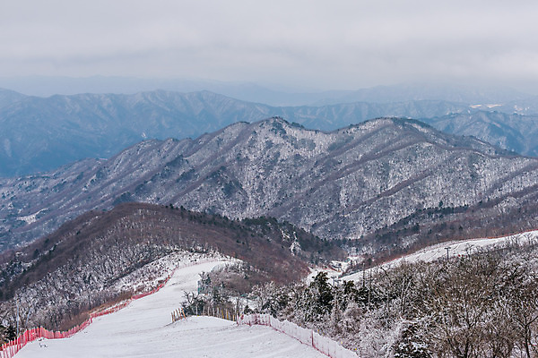 포토 JPG 해외이미지 계절 겨울 자연 스키 산 서울 한국 풍경 사람없음 추위 해외202004 해외포토 아시아 겨울스포츠 생태계 파일형식