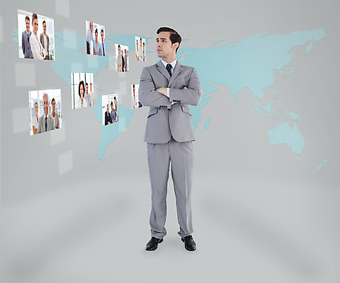 포토 JPG 해외이미지 전신 백인 응시 여자 남자 40대 중년 50대 세계지도 서기 여러명 20대 성인 앞모습 30대 파란색 팔짱 스크린 직장인 비즈니스맨 비즈니스우먼 직원 고민 채용 해외202004 해외포토 서양인 직업 시선 감정 뷰포인트 컬러 다수 지도 비즈니스 모션 사람 청년 장년 세계 파일형식