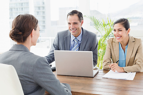 포토 JPG 해외이미지 백인 여자 남자 40대 중년 실내 앉기 상반신 20대 성인 세명 30대 노트북 사무실 비즈니스맨 비즈니스우먼 직원 면접 지원 해외202004 해외포토 서양인 비즈니스 모션 사람 청년 내부 장년 전자제품 직장인 파일형식