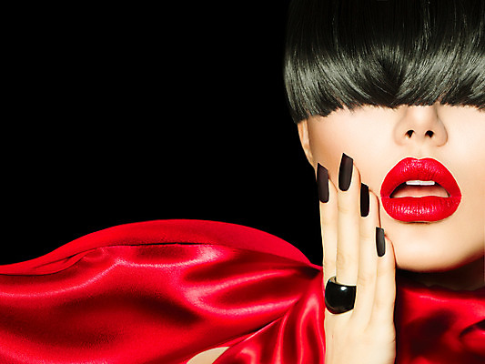 포토 JPG 해외이미지 모델 헤어스타일 손 응시 얼굴 장신구 갈색머리 한명 빨간색 섹시 유행 상점 검은색 목도리 어둠 립스틱 반지 못 오픈 입 화려 손톱관리 실크 이발 자르기 입술 만들기 열정 광택 스타일링 앞머리 의료성형뷰티 스타일 해외202004 해외포토 1 시선 잡화 감정 컬러 컨셉 모션 사람 신체부위 화장품 공구 직물 네일아트 파일형식