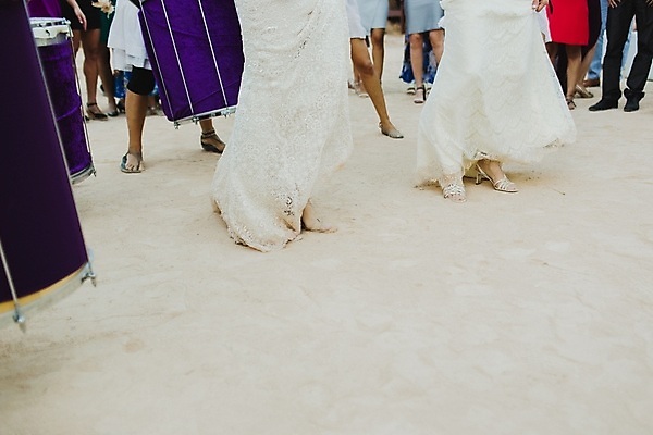 포토 JPG 해외이미지 커플 드레스 여자 행복 결혼 밭 신혼부부 포옹 결혼식 사랑 정장 사람없음 야외 파티 유행 걷기 낭만 흰색 반지 잡기 아내 화려 우아함 배열 약혼 해외202004 해외포토 부부 옷 감정 컬러 컨셉 농업 장신구 관계 안기 모션 사람 이벤트 약속 신혼 파일형식