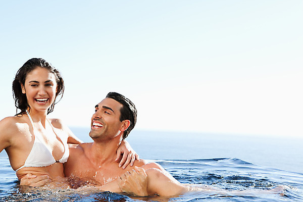 포토 JPG 해외이미지 백인 라이프스타일 커플 행복 여유 관계 휴가 휴식 수영장 함께함 사랑 20대 성인 야외 두명 물 30대 비키니 햇빛 태양 맑음 수영 기쁨 낭만 신혼여행 열정 해외202004 관능적 해외포토 자연요소 서양인 수영복 감정 결혼 컨셉 날씨 사람 청년 생활 장년 수상스포츠 파일형식