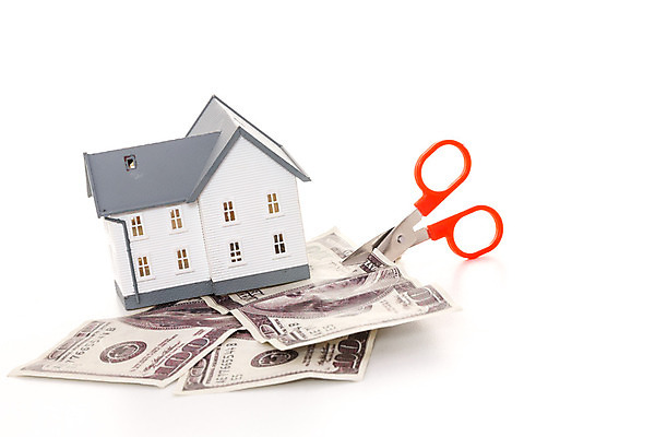 포토 JPG 해외이미지 컨셉 돈 부동산 주택 사람없음 금융 경제 달러 미니어처 재산 자르기 흰배경 부동산시장 예산 해외202004 해외포토 백그라운드 모션 건물 모형 흰색 시장 파일형식