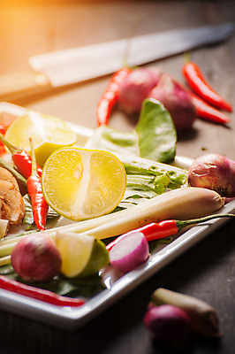 포토 JPG 해외이미지 전통 음식 백그라운드 채소 재료 태국 고추 아침 요리 동양인 사람없음 목재 주방 식사 시골 신선 뜨거움 허브 향신료 준비 매움 날것 라임 레시피 내추럴 적양파 해외202004 해외포토 주간 나무 식물 아시아 과일 양파 인종 맛 향미료 파일형식