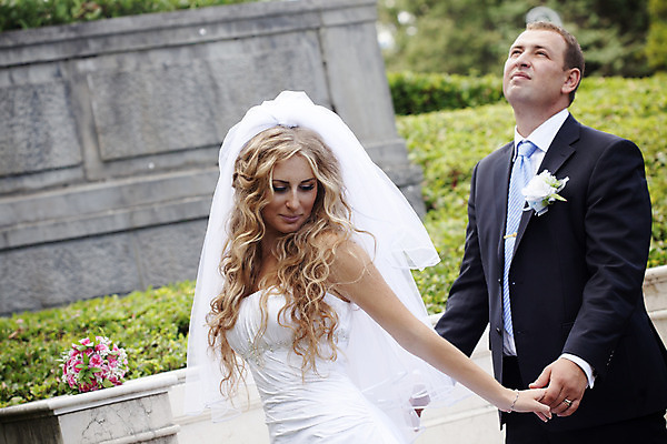 포토 JPG 해외이미지 주간 커플 공원 여자 남자 신부 결혼 결혼식 성인 야외 두명 옆모습 낭만 성인만 해외202004 해외포토 자연요소 공공시설 뷰포인트 컨셉 관계 사람 이벤트 파일형식