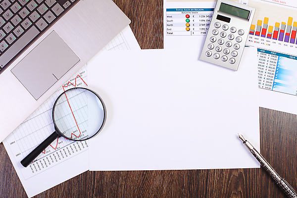 포토 JPG 해외이미지 종이 컨셉 회사 비즈니스 통계 탁자 그래프 직장 사람없음 사무실 펜 볼펜 자료 계산기 정보 키보드 업무 계획 오브젝트 보고서 문서 해외202004 해외포토 가구 문구용품 필기구 장비 작업 파일형식