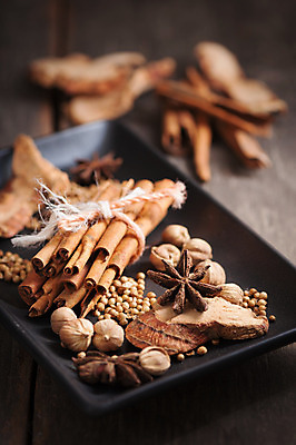 포토 JPG 해외이미지 음식 백그라운드 재료 탁자 건조 요리 사람없음 장식 갈색 주방 조미료 향신료 향 시나몬 해외202004 해외포토 컬러 가구 향미료 파일형식