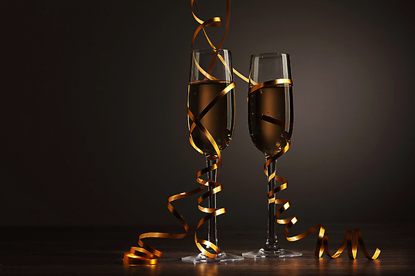 포토 JPG 해외이미지 디자인 기념일 행복 리본 음료 백그라운드 크리스마스 겨울 검은배경 새로움 기념 선물 사랑 사람없음 빛 상자 파티 축제 낭만 축하 알코올 샴페인 샴페인잔 해외202004 해외포토 계절 감정 컨셉 술잔 주류 이벤트 검은색 파일형식