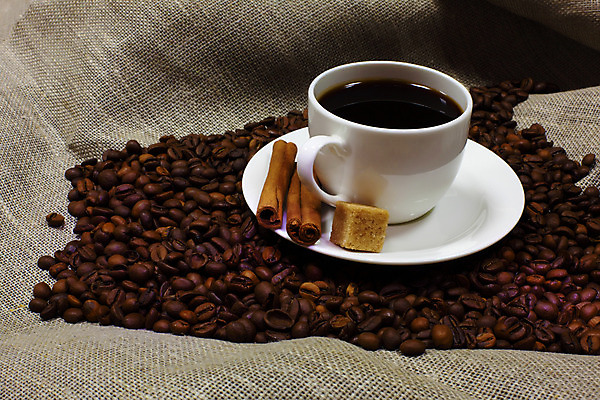 포토 JPG 해외이미지 접시 커피 음료 음식 탁자 따뜻함 사람없음 컵 갈색 검은색 거품 카페 머그컵 흰색 뜨거움 낟알 컵받침 카푸치노 에스프레소 모카 카페인 해외202004 해외포토 식기 컬러 가구 상점 받침대 파일형식