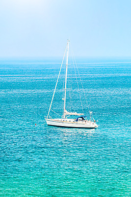 포토 JPG 해외이미지 스포츠 바다 여행 백그라운드 컨셉 요트 교통시설 하늘 바람 날씨 휴가 항해 사람없음 야외 물 여름 파란색 평화 맑음 자유 만 뜨거움 보트 고급 크루즈 휴양지 레가타 해외202004 해외포토 레이스천 자연요소 계절 컬러 교통 배_교통 장소 직물 시설 파일형식