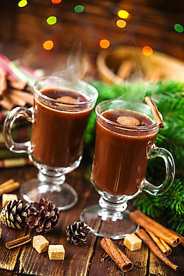 포토 JPG 해외이미지 행복 커피 음료 음식 겨울 유리 탁자 디저트 따뜻함 사람없음 컵 빨간색 초콜릿 거품 머그컵 축하 뜨거움 액체 달콤 코코아 카카오 맛있는 해외202004 해외포토 식기 계절 감정 컬러 가구 컨셉 재질 맛 파일형식