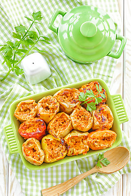 포토 JPG 해외이미지 접시 음식 다이어트 토마토 채소 부분 고추 탁자 밥 양파 피망 파프리카 파슬리 육류 돼지고기 요리 사람없음 목재 초록색 노란색 주방 식당 숟가락 식사 저녁식사 소고기 종 굽기 지중해 먹기 크림 묘사 메뉴 준비 점심식사 폭식 다진 핸드메이드 맛있는 해외202004 해외포토 나무 식기 바다 컬러 가구 식재료 재료 모션 수저 건강 상점 구이 파일형식