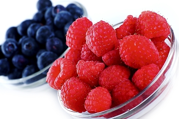 포토 JPG 해외이미지 근접촬영 사람없음 사발 달콤 블루베리 산딸기 해외202004 해외포토 뷰포인트 과일 사기그릇 맛 파일형식