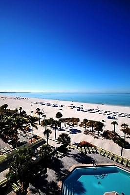 포토 JPG 해외이미지 모래 여행 하늘 파노라마 손바닥 사람없음 세로 물 파란색 모래사장 수영 미국 만 뜨거움 대서양 수평선 플로리다 해외202004 해외포토 자연요소 손 바다 컬러 북아메리카 촬영기법 수상스포츠 파일형식