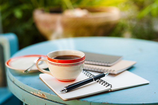 포토 JPG 해외이미지 라이프스타일 종이 커피 음료 백그라운드 비즈니스 탁자 아침 추상 휴가 휴식 아이디어 직장 사람없음 야외 목재 책 컵 사무실 펜 평화 다이어리 공책 카페 수확 업무 잡지 문서 주말 리빙 단절 힙스터 해외202004 해외포토 주간 나무 식기 패션 가구 컨셉 무늬 농업 회사 재료 문구용품 생활 간행물 필기구 상점 사무용품 작업 파일형식