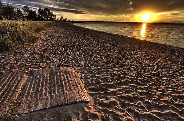 포토 JPG 해외이미지 실루엣 바다 여행 백그라운드 자연 하늘 휴식 풍경 사람없음 야외 빛 햇빛 태양 반사 노란색 일출 맑음 황혼 일몰 낭만 수평선 해외202004 해외포토 자연요소 컬러 컨셉 날씨 촬영기법 노을 생태계 파일형식