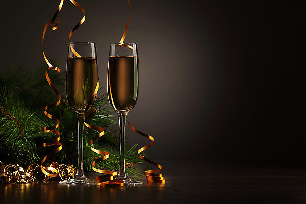 포토 JPG 해외이미지 디자인 기념일 행복 리본 음료 백그라운드 크리스마스 겨울 검은배경 새로움 기념 선물 사랑 사람없음 빛 상자 파티 축제 낭만 축하 알코올 샴페인 샴페인잔 해외202004 해외포토 계절 감정 컨셉 술잔 주류 이벤트 검은색 파일형식