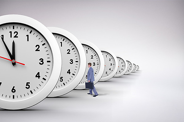 포토 JPG 해외이미지 백인 남자 시계 백그라운드 비즈니스 모션 넥타이 한명 20대 빛 걷기 회색 흰색 잡기 시간 비즈니스맨 마감 카운트다운 해외202004 해외포토 서양인 1 잡화 컬러 사람 청년 직장인 파일형식