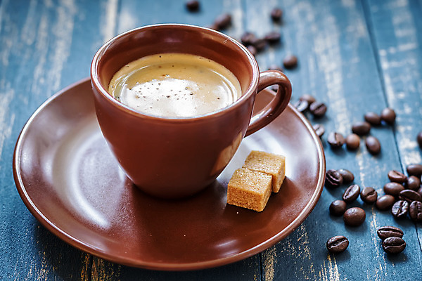 포토 JPG 해외이미지 커피 음료 음식 백그라운드 탁자 휴식 사람없음 컵 파란색 갈색 식당 검은색 거품 카페 뜨거움 커피잔 에스프레소 모카 카페인 해외202004 해외포토 식기 컬러 가구 컨셉 잔 상점 파일형식