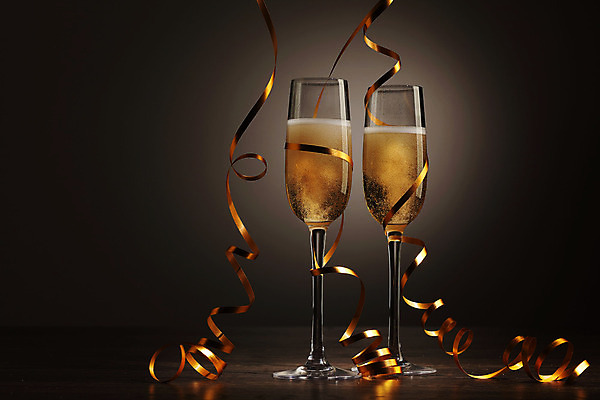 포토 JPG 해외이미지 디자인 기념일 행복 리본 음료 백그라운드 크리스마스 겨울 검은배경 새로움 기념 선물 사랑 사람없음 빛 상자 파티 축제 낭만 축하 알코올 샴페인 샴페인잔 해외202004 해외포토 계절 감정 컨셉 술잔 주류 이벤트 검은색 파일형식