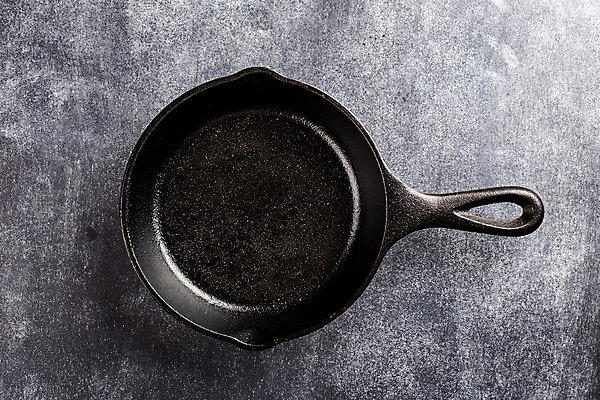 포토 JPG 해외이미지 식기 음식 백그라운드 주방용품 손잡이 요리 사람없음 우주 금속 주방 식당 검은색 어둠 공백 회색 튀김 기구 프라이팬 정상 철 메뉴 그런지 해외202004 해외포토 컬러 생활용품 재질 상점 파일형식