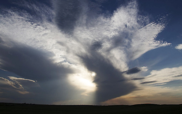 포토 JPG 해외이미지 구름 자연 하늘 날씨 풍경 초원 사람없음 야외 여름 농장 어둠 위험 폭풍 내추럴 뇌우 폭풍우 해외202004 해외포토 자연요소 계절 컨셉 농업 비_날씨 자연재해 생태계 파일형식