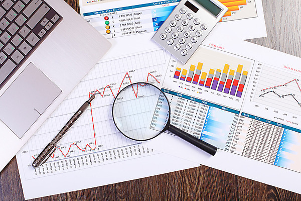 포토 JPG 해외이미지 종이 컨셉 회사 비즈니스 통계 탁자 그래프 직장 사람없음 사무실 펜 볼펜 자료 계산기 정보 키보드 업무 계획 오브젝트 보고서 문서 해외202004 해외포토 가구 문구용품 필기구 장비 작업 파일형식